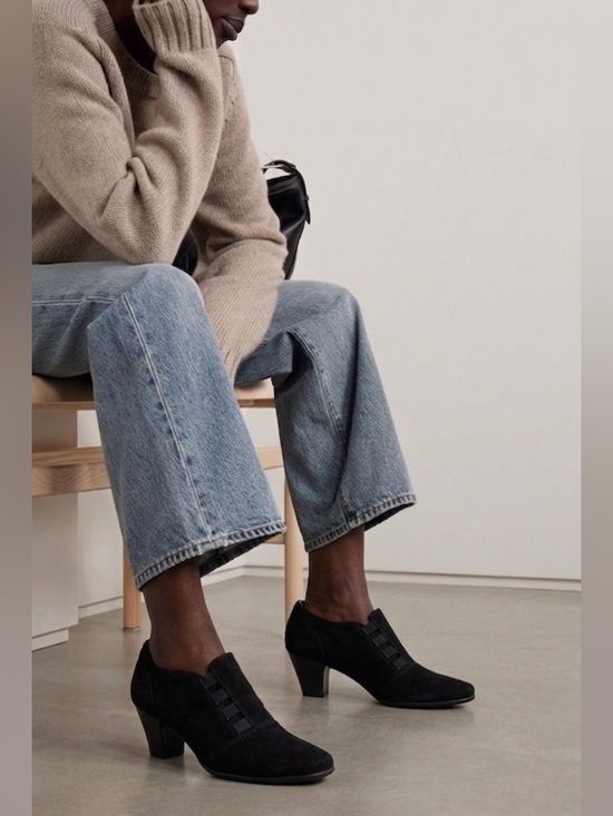 Cliffs by WHITE MOUNTAIN Shoes - Cliffs by White Mountain Black Suede Ankle Booties Slip On Women's Size 10